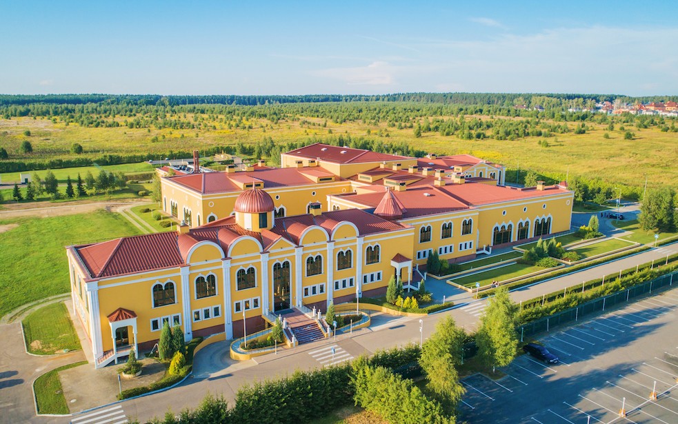 Сервье, завод фармацевтической компании